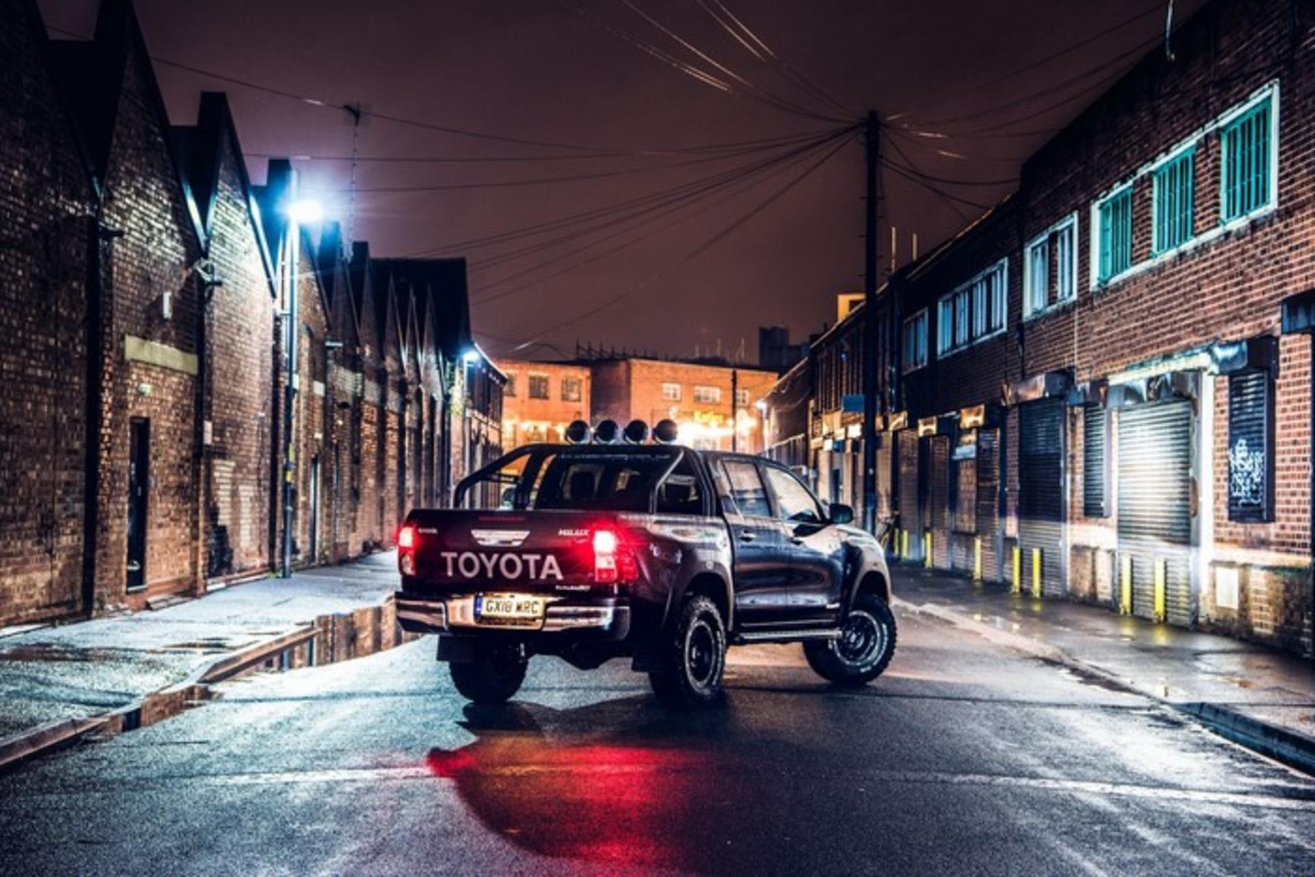 HiLux Invicible 50
