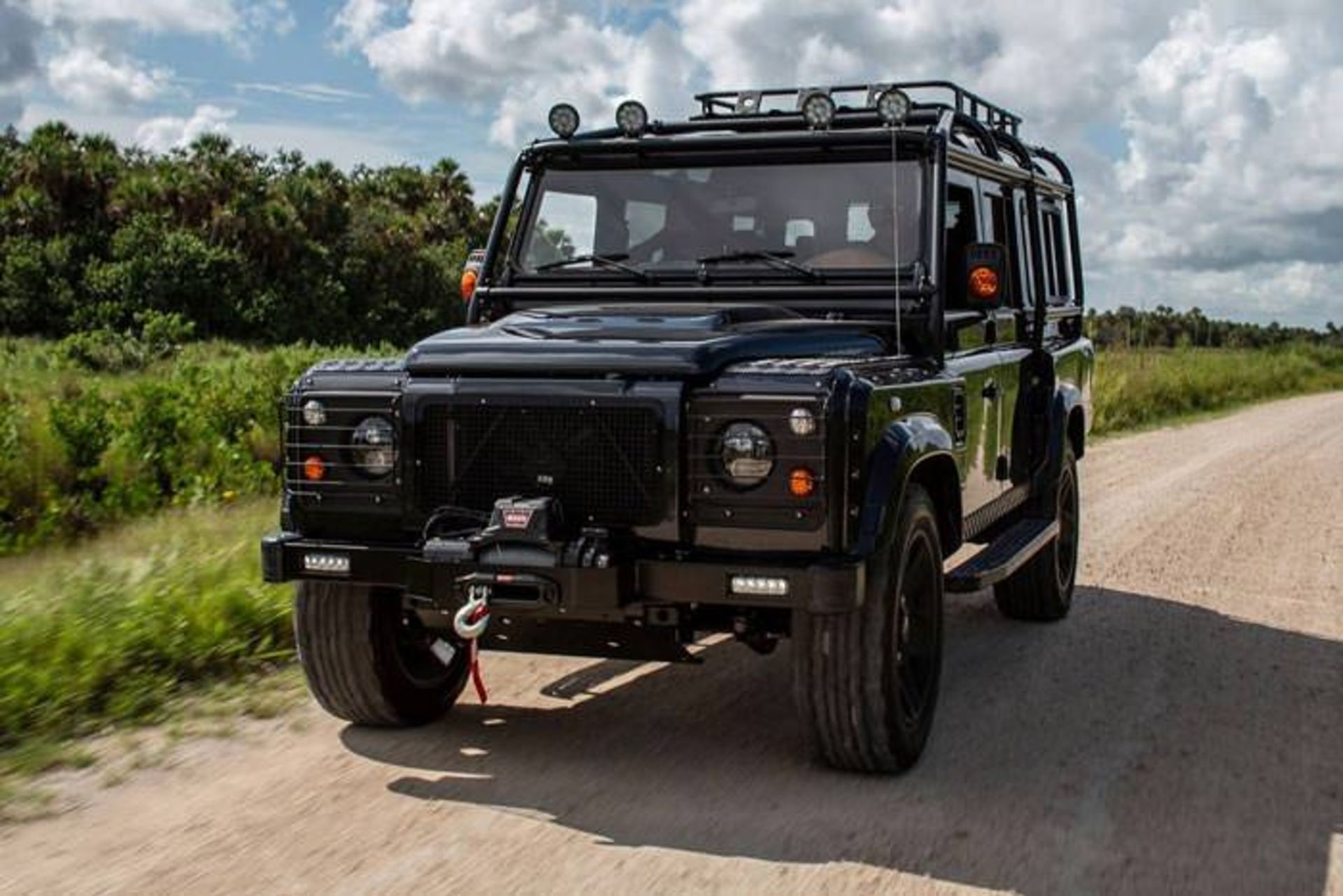 Land-Rover Defender ECD