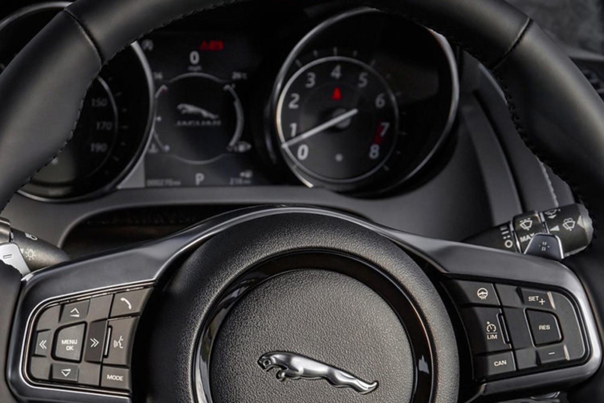 Jaguar F-Type Chequered Flag Edition
