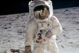 تصمیم روسیه برای بررسی واقعی‌بودن فرود آمریکایی‌ها روی ماه