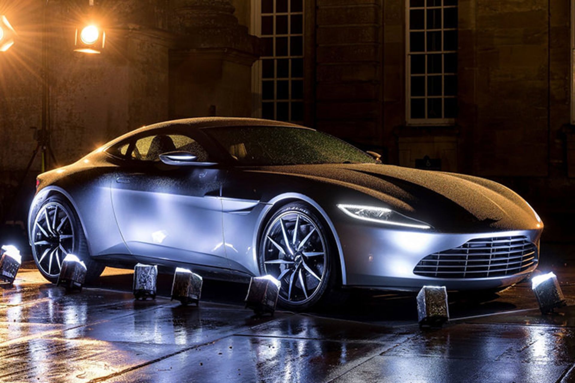 Aston Martin DB10