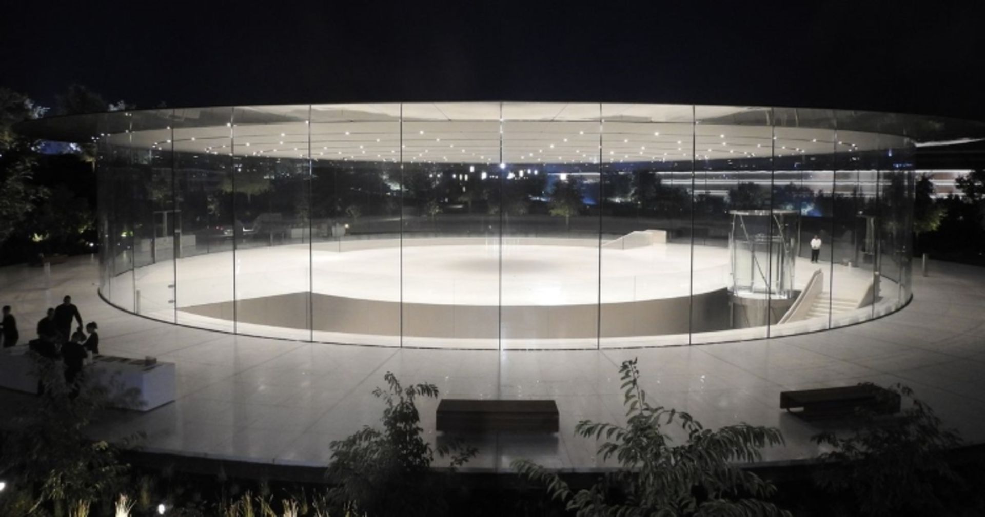 آمفی تئاتر استیو جابز / Steve Jobs Theater