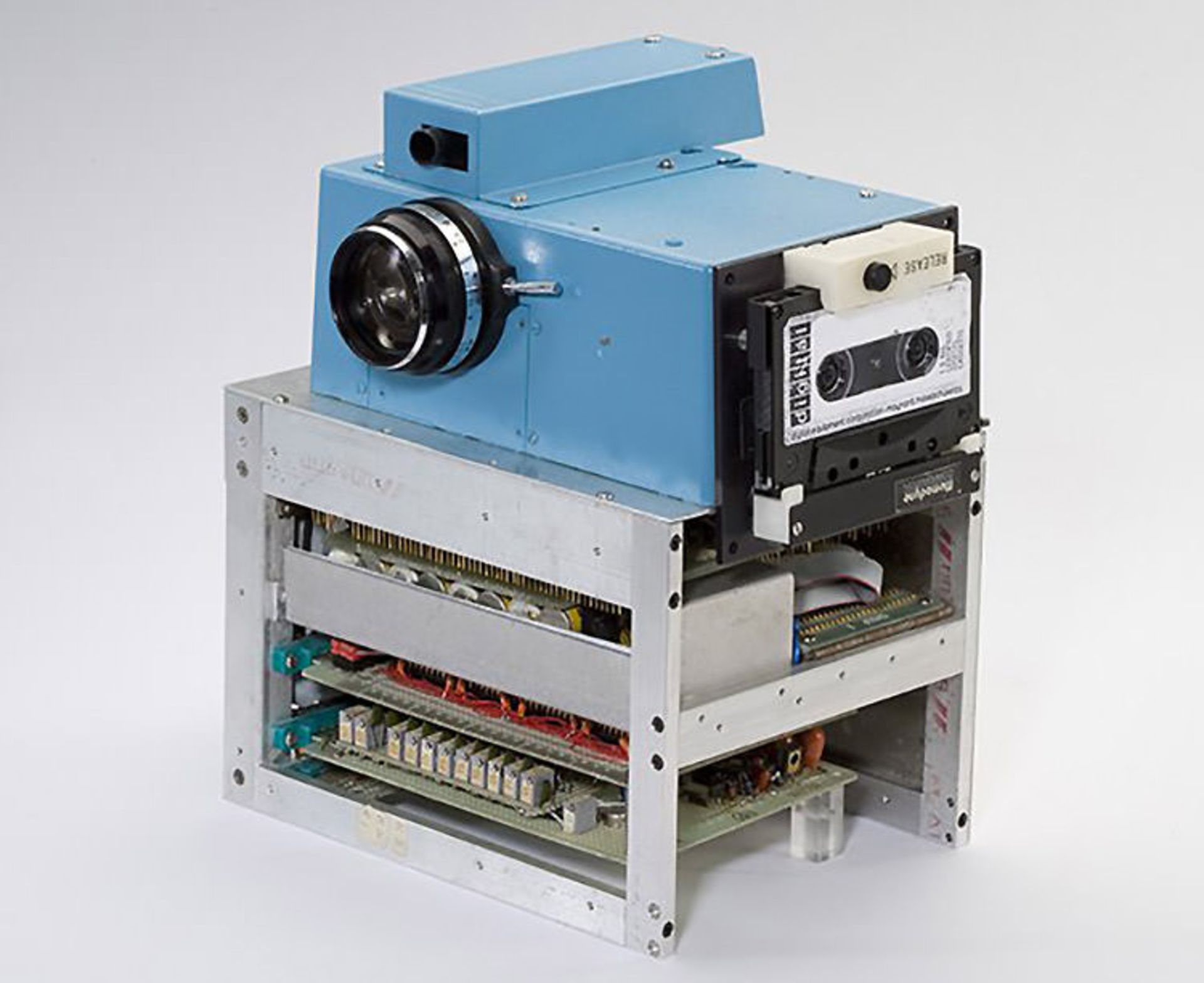 مرجع متخصصين ايران اولين دوربين ديجيتال / First Digital Camera