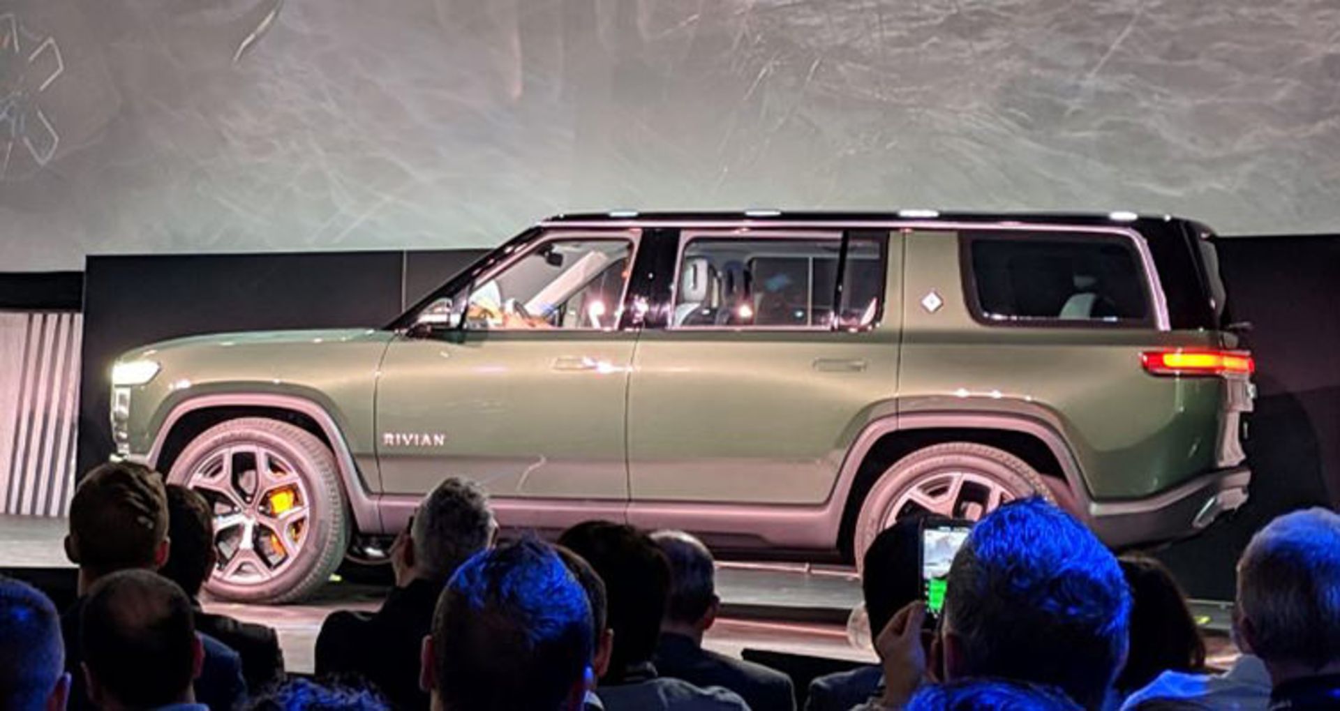 Rivian R1S all-electric SUV / شاسی بلند تمام الکتریکی ریوین R1S