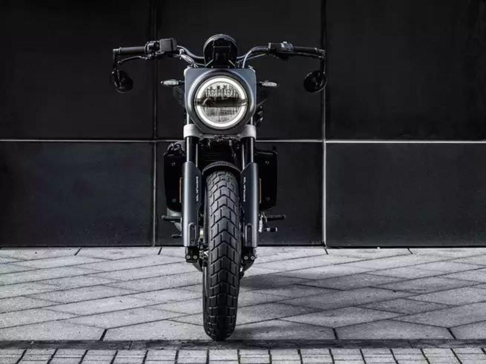 Husqvarna Svartpilen 701
