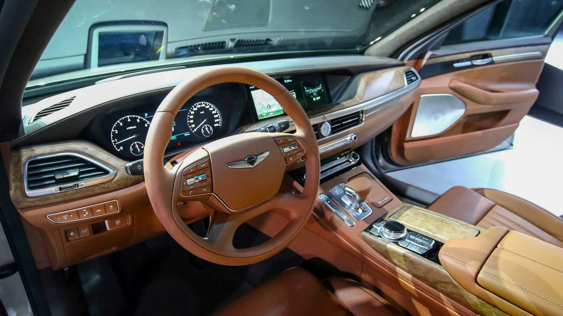 2020 Genesis G90 luxury sedan / سدان لوکس جنسیس جی 90