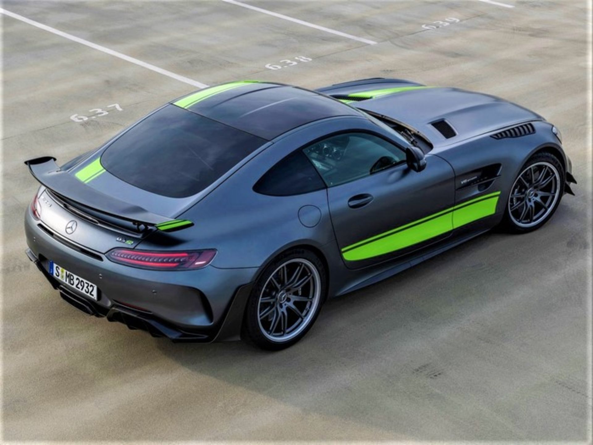 amg gt r pro