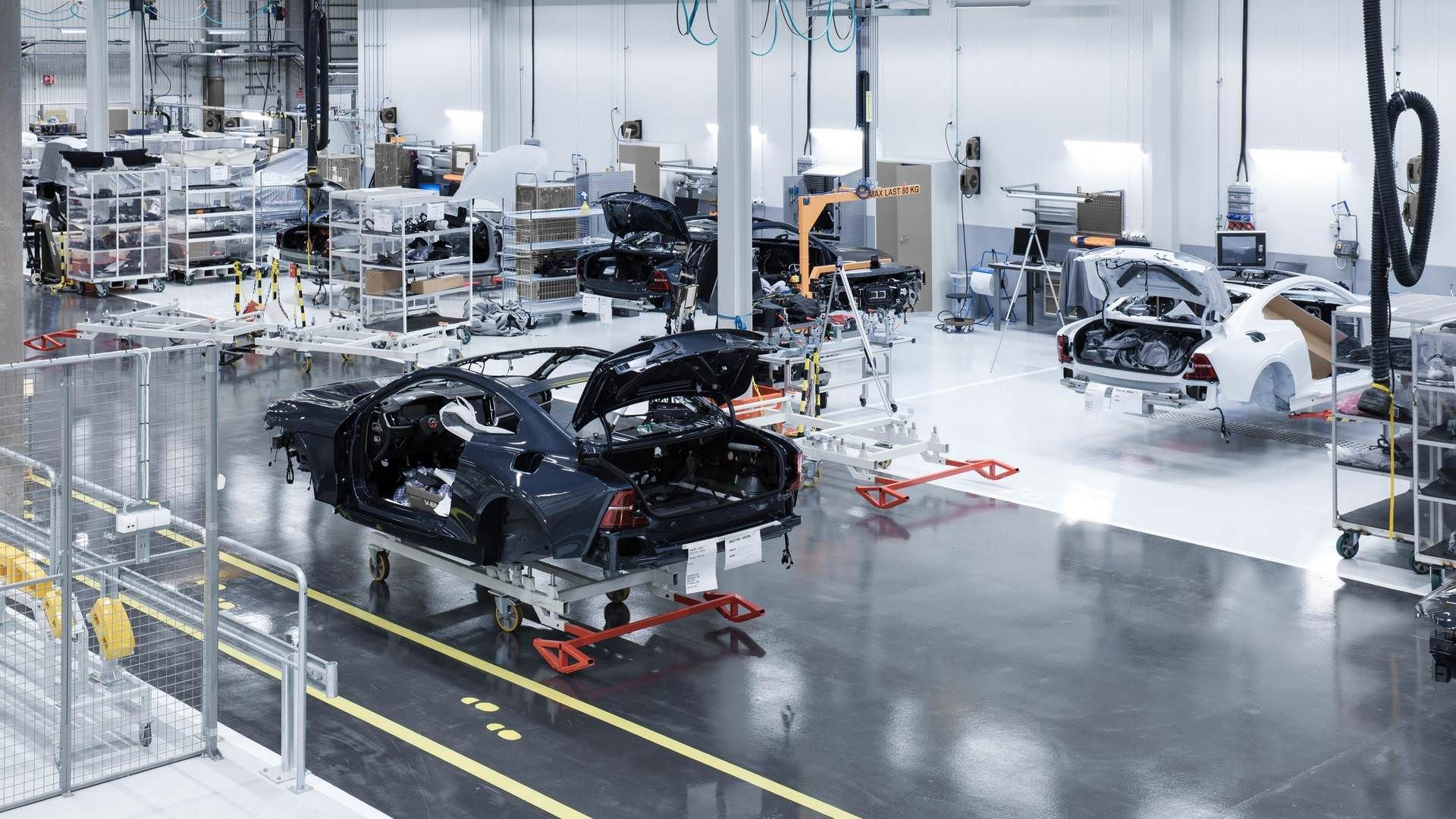 Volvo Polestar 1 Carbon Fiber Body / بدنه فیبر کربن ولوو پل استار 1