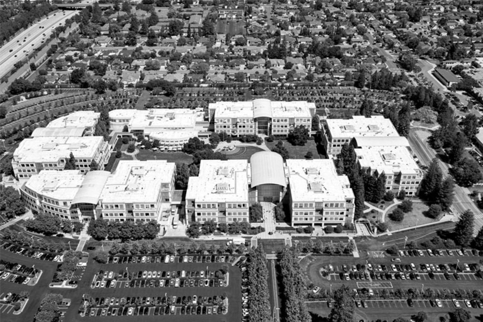 تاریخچه‌ی پرفراز و نشیب کمپ Infinite Loop اپل از نگاه کارمندان و مدیران