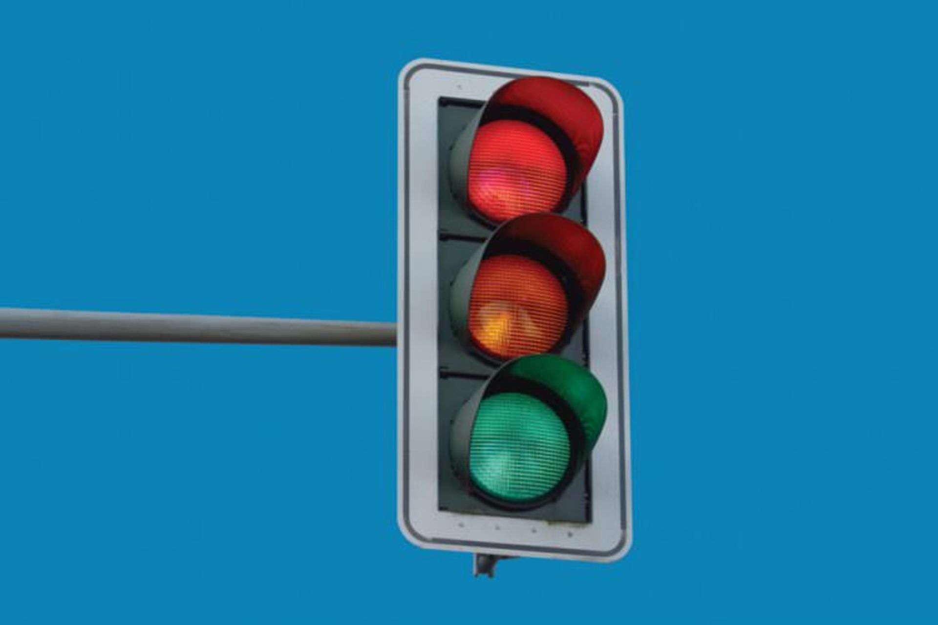 مرجع متخصصين ايران connected car Traffic Lights / خودروي متصل چراغ راهنمايي