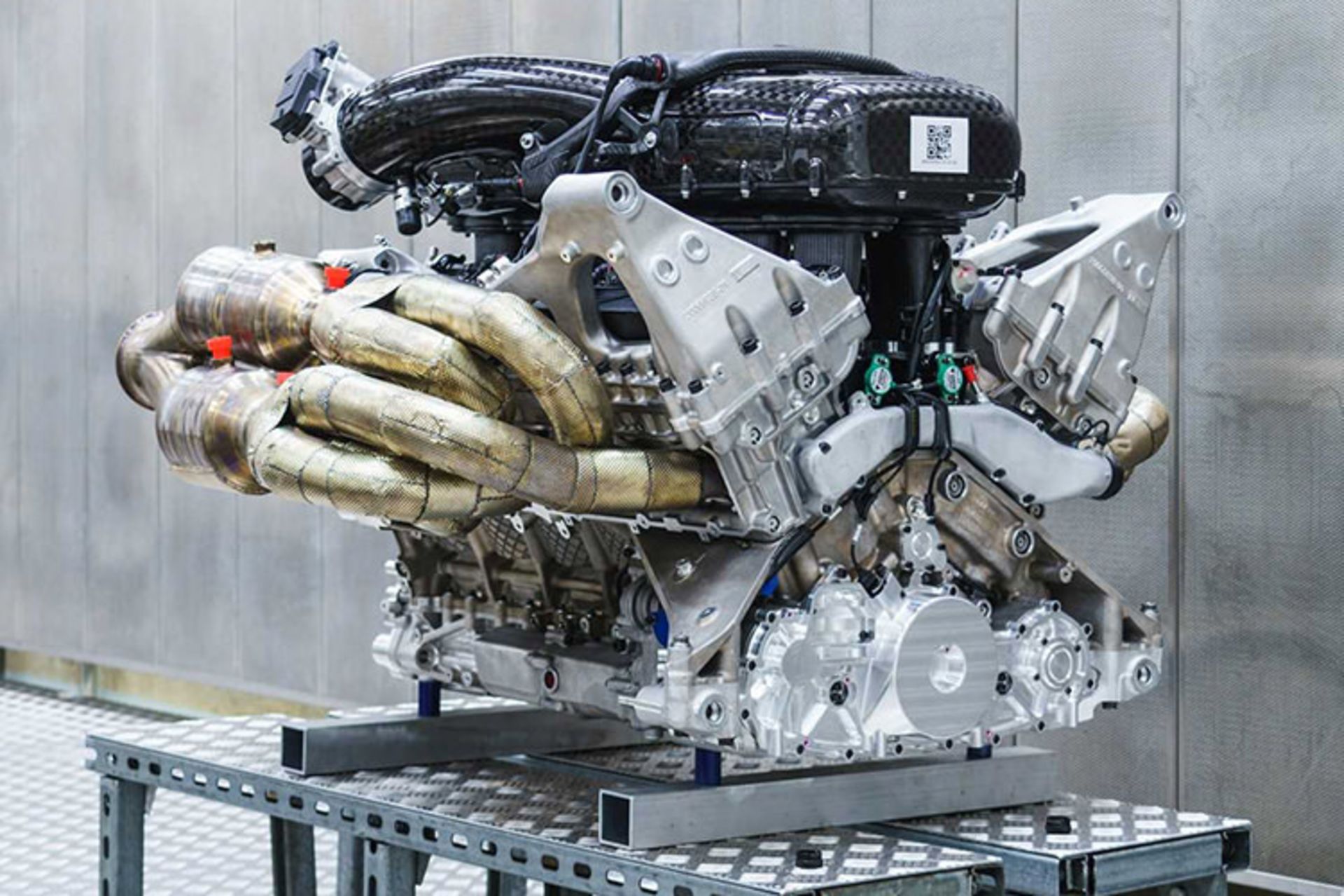 مرجع متخصصين ايران Aston Martin Valkyrie Engine / استون مارتين والكري