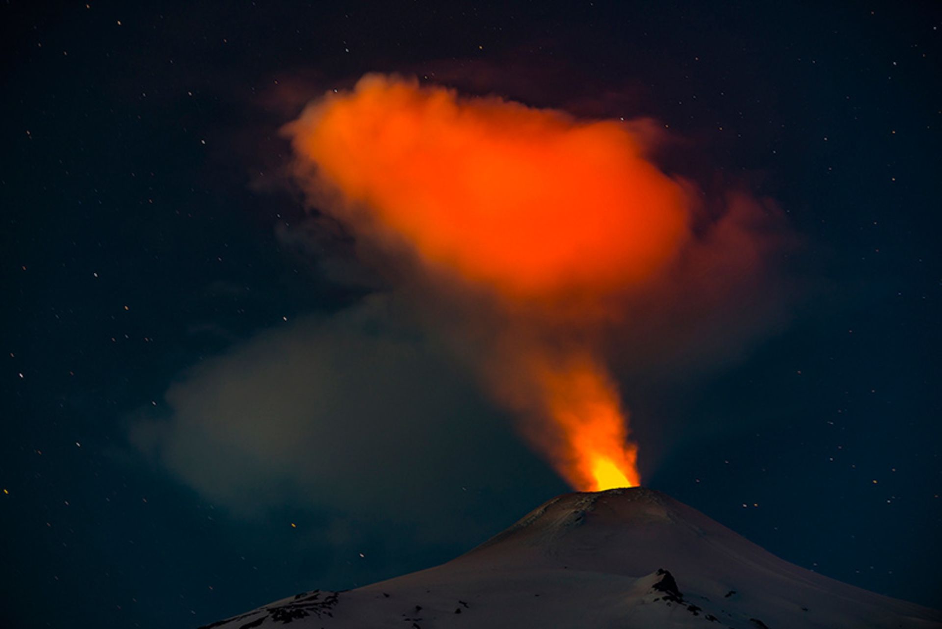 عکاسی از فورانهای آتشفشانی و طوفان تندری کثیف توسط فرانسیسکو نگرونی