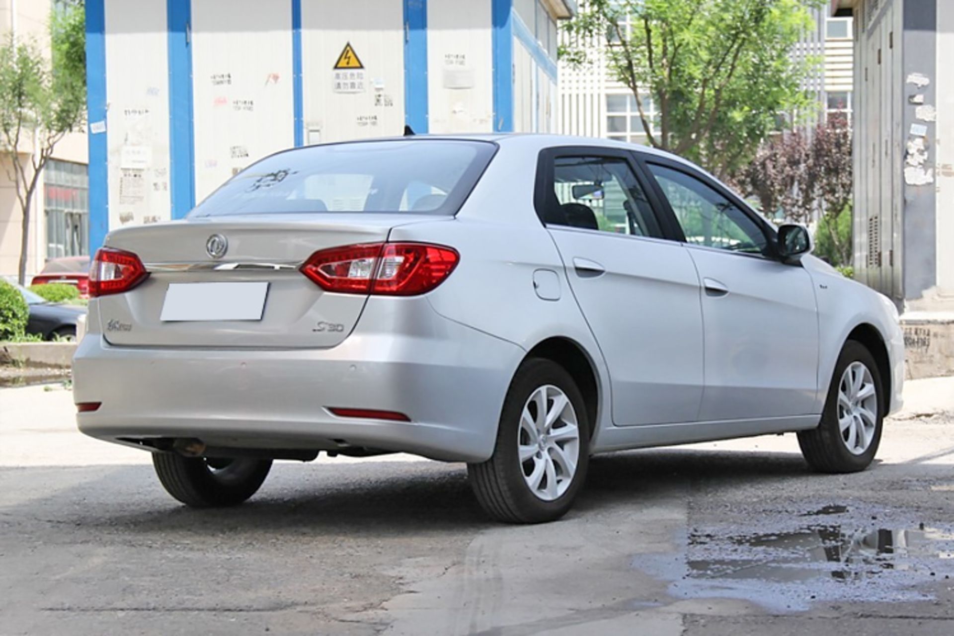 Dongfeng S30