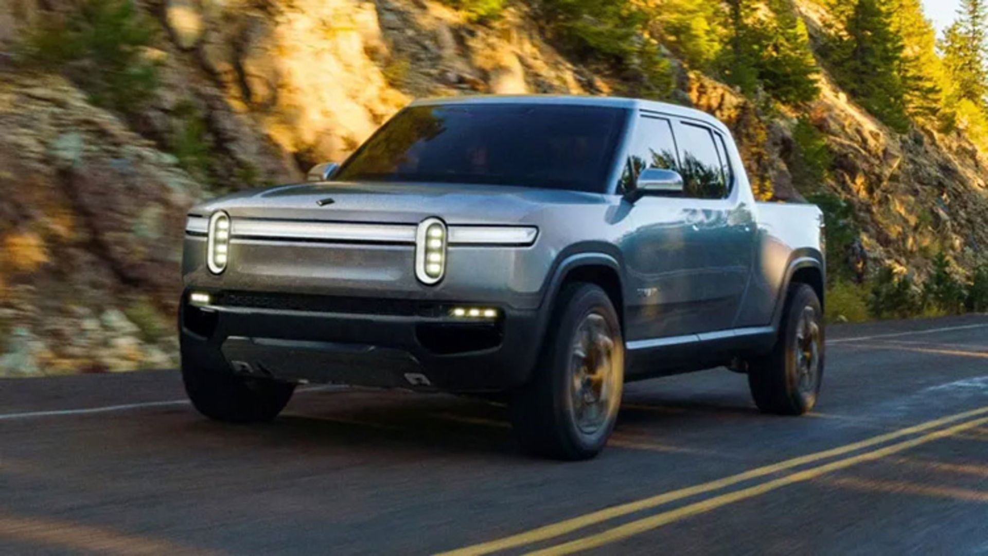 Rivian R1T electric pickup / وانت پیکاپ برقی ریوین 