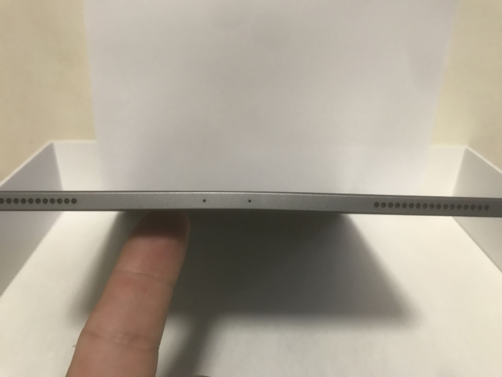 مشکل خم شدن آیپد پرو 2018 اپل / Apple iPad Pro 2018