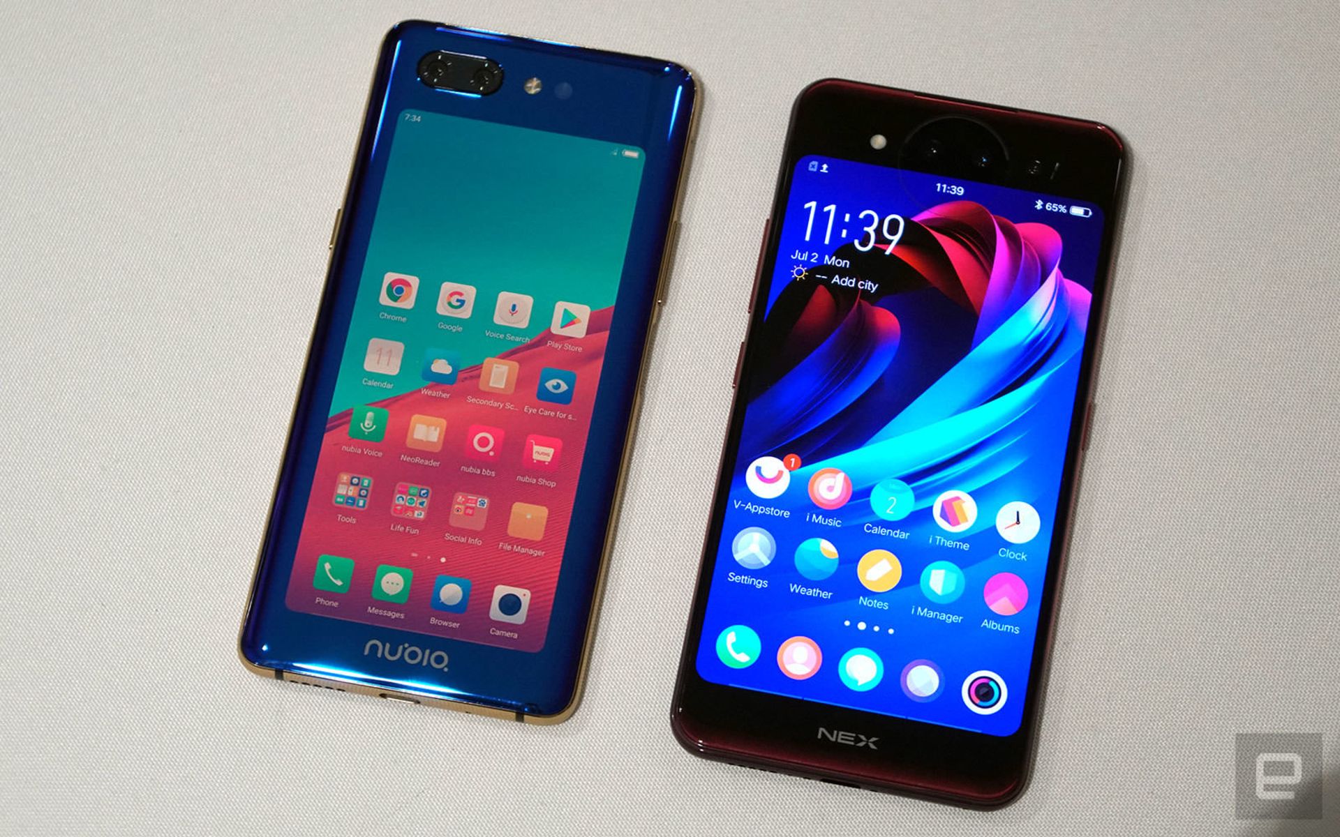 ویوو نکس دوال دیسپلی