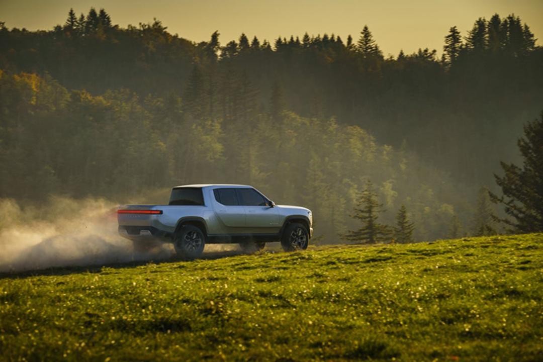 Rivian R1T electric pickup / وانت پیکاپ برقی ریوین 
