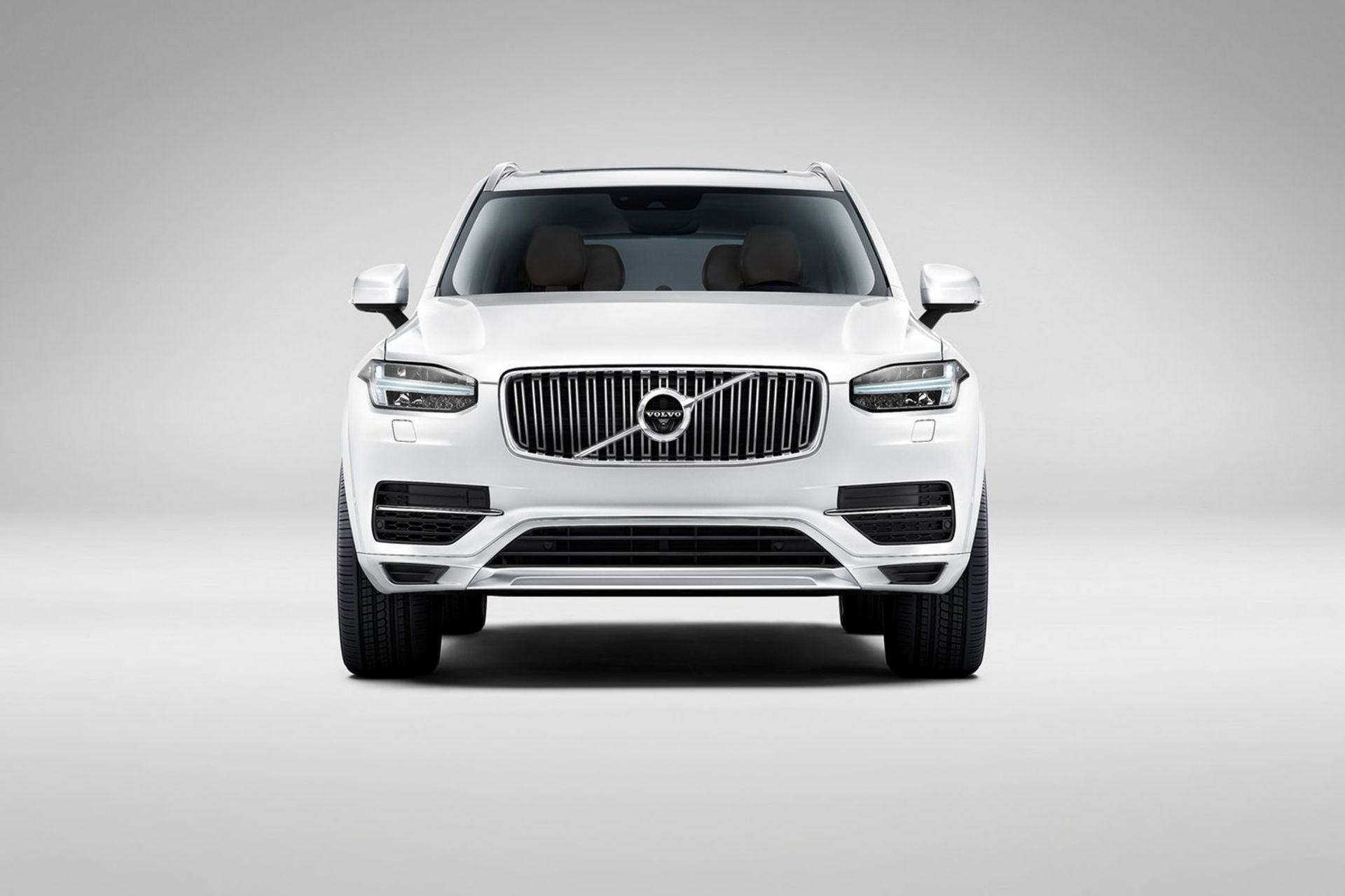 VOLVO XC90 MOMENTUM 2018 / ولوو XC90 تیپ Momentum مدل ۲۰۱۸