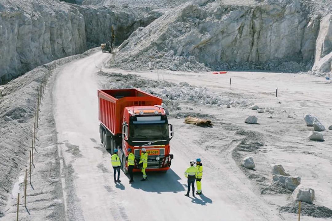 Driverless Volvo FH16 Truck / کامیون بدون راننده خودران ولوو