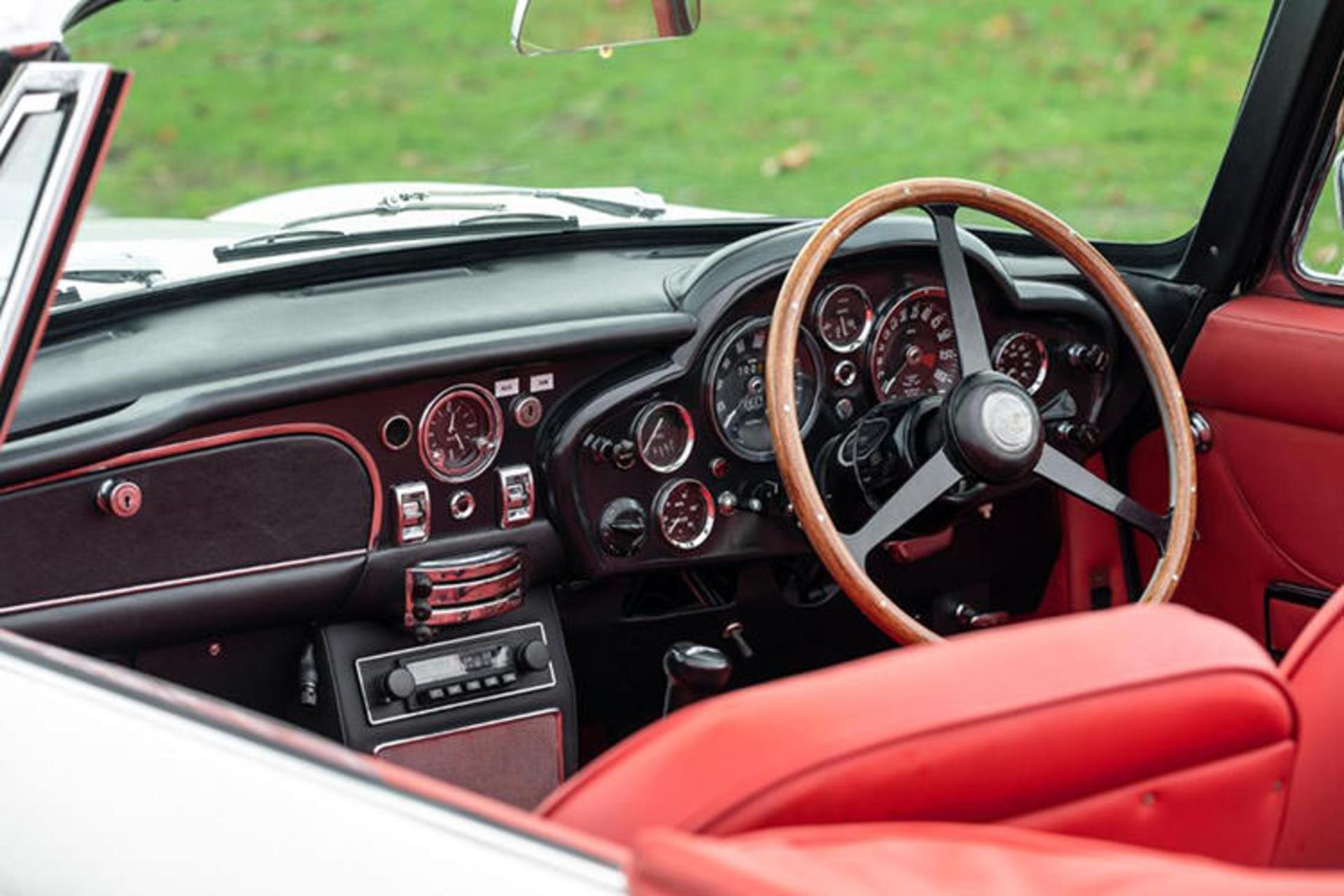 Aston Martin DB6 MkII Volante / استون مارتین ولانته