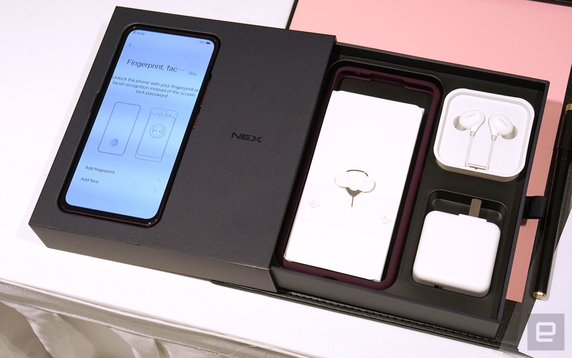 ویوو نکس دوال دیسپلی