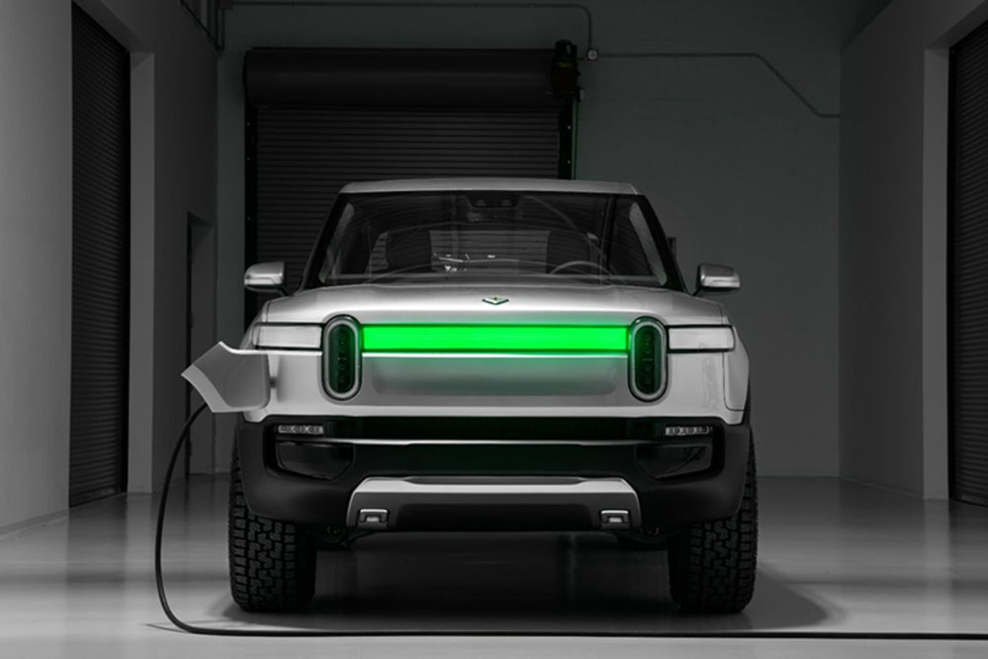 Rivian R1T electric pickup / وانت پیکاپ برقی ریوین 
