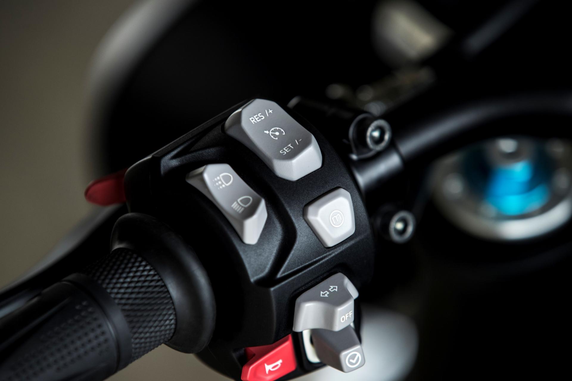 تریومف اسپید تریپل 2018 / Triumph Speed Triple S & RS