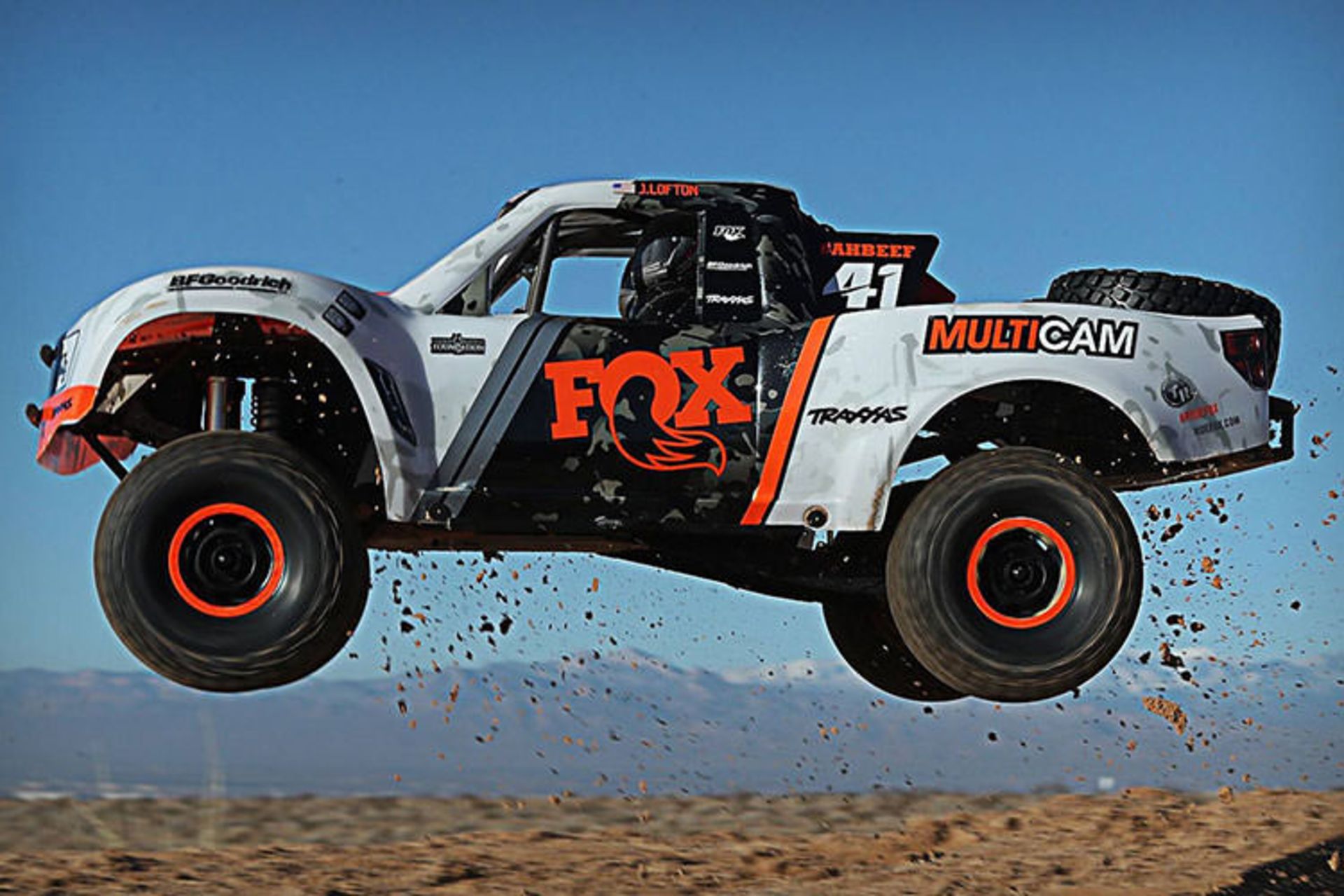 Unlimited Desert Racer Traxxas / خودروی مسابقه‌ای ترکسس