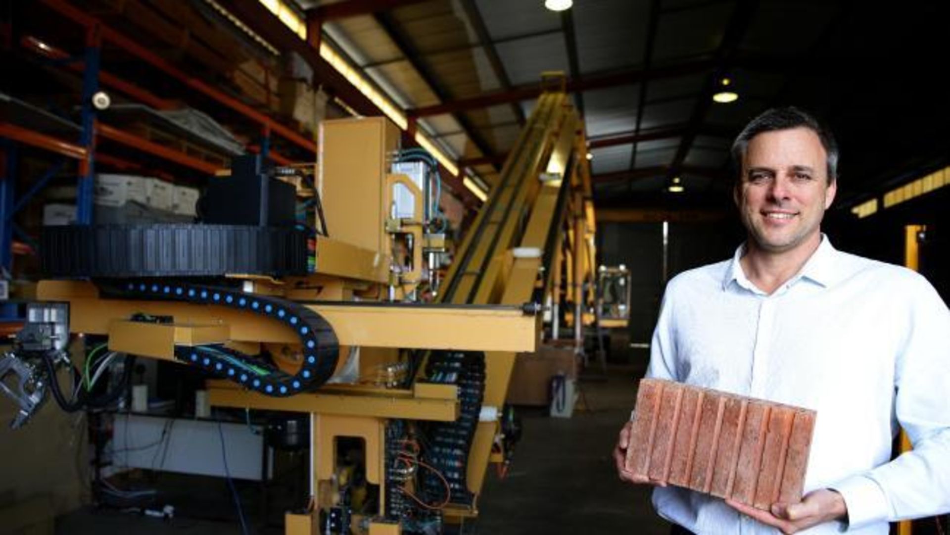 ربات غول پیکر هادریان ایکس (Hadrian X)