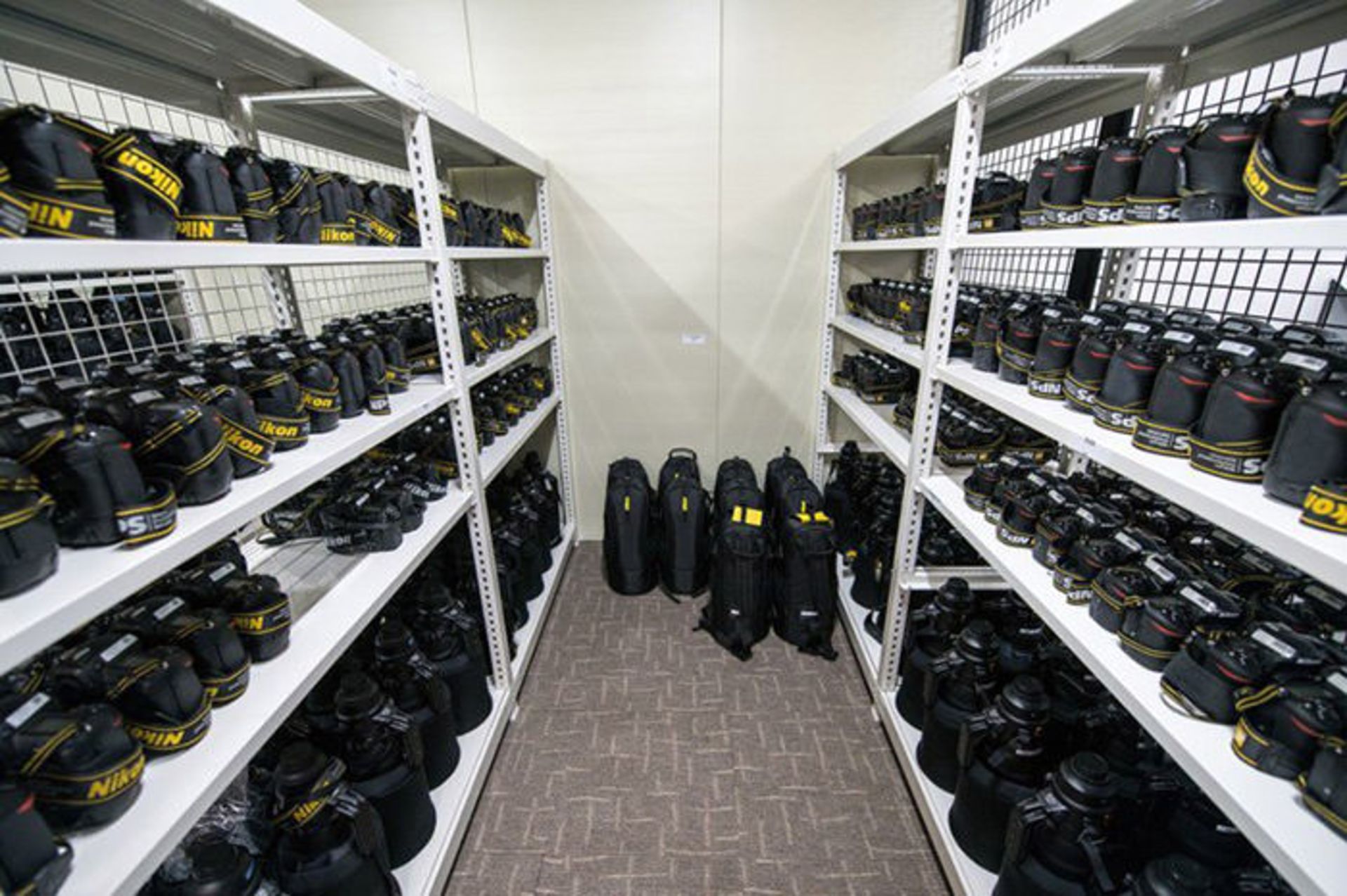 انبار تجهیزات نیکون و کانن در المپیک زمستانی ۲۰۱۸