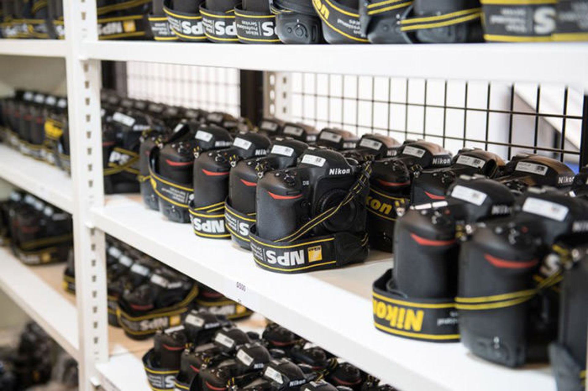 انبار تجهیزات نیکون و کانن در المپیک زمستانی ۲۰۱۸