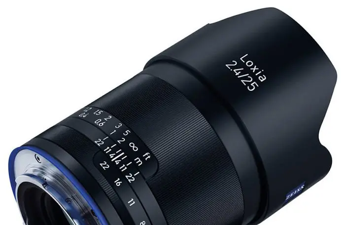 لنز زایس Loxia 25mm F/2.4