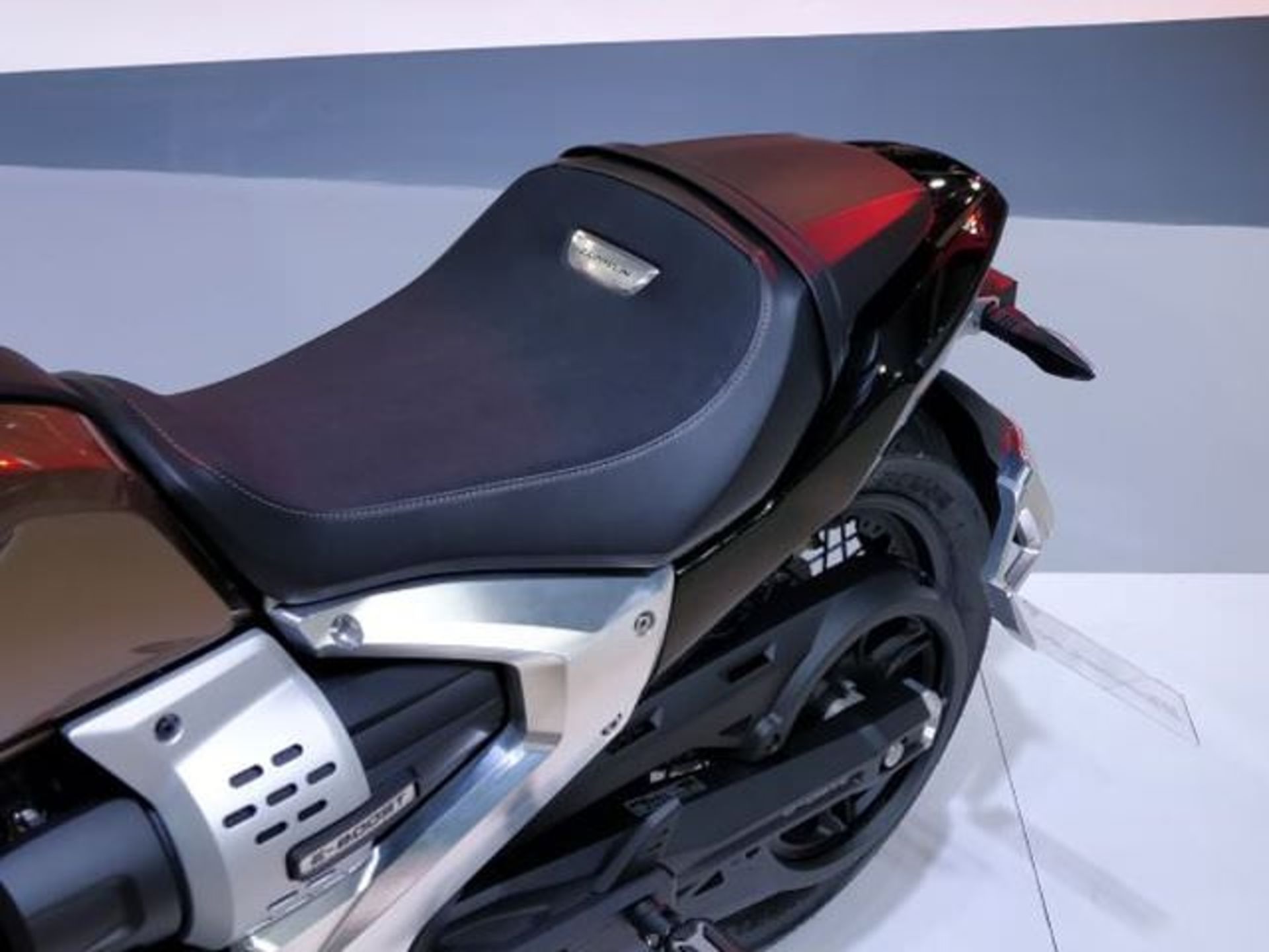 TVS Zeppelin / زپلین