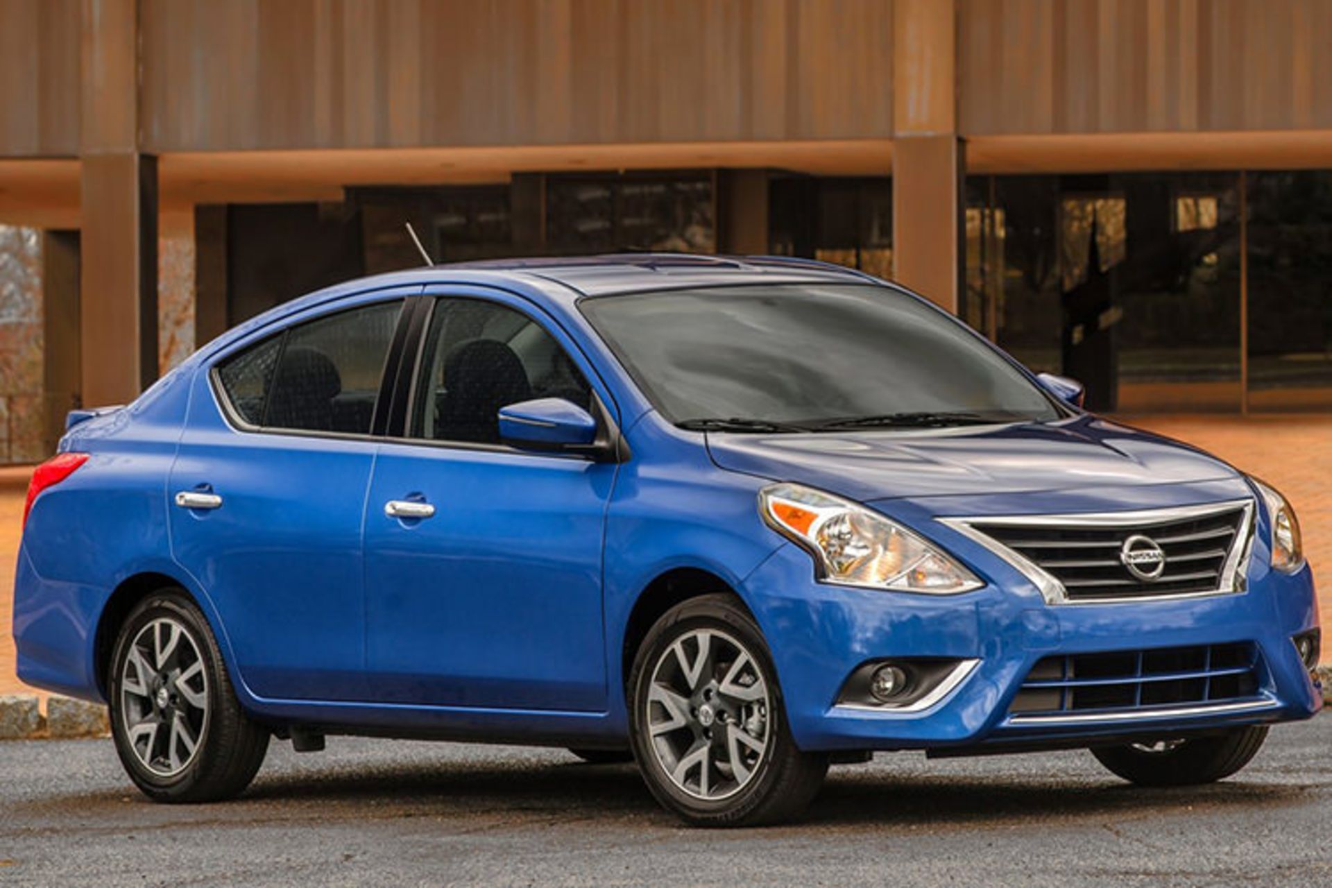 Nissan Versa  / نیسان ورسا