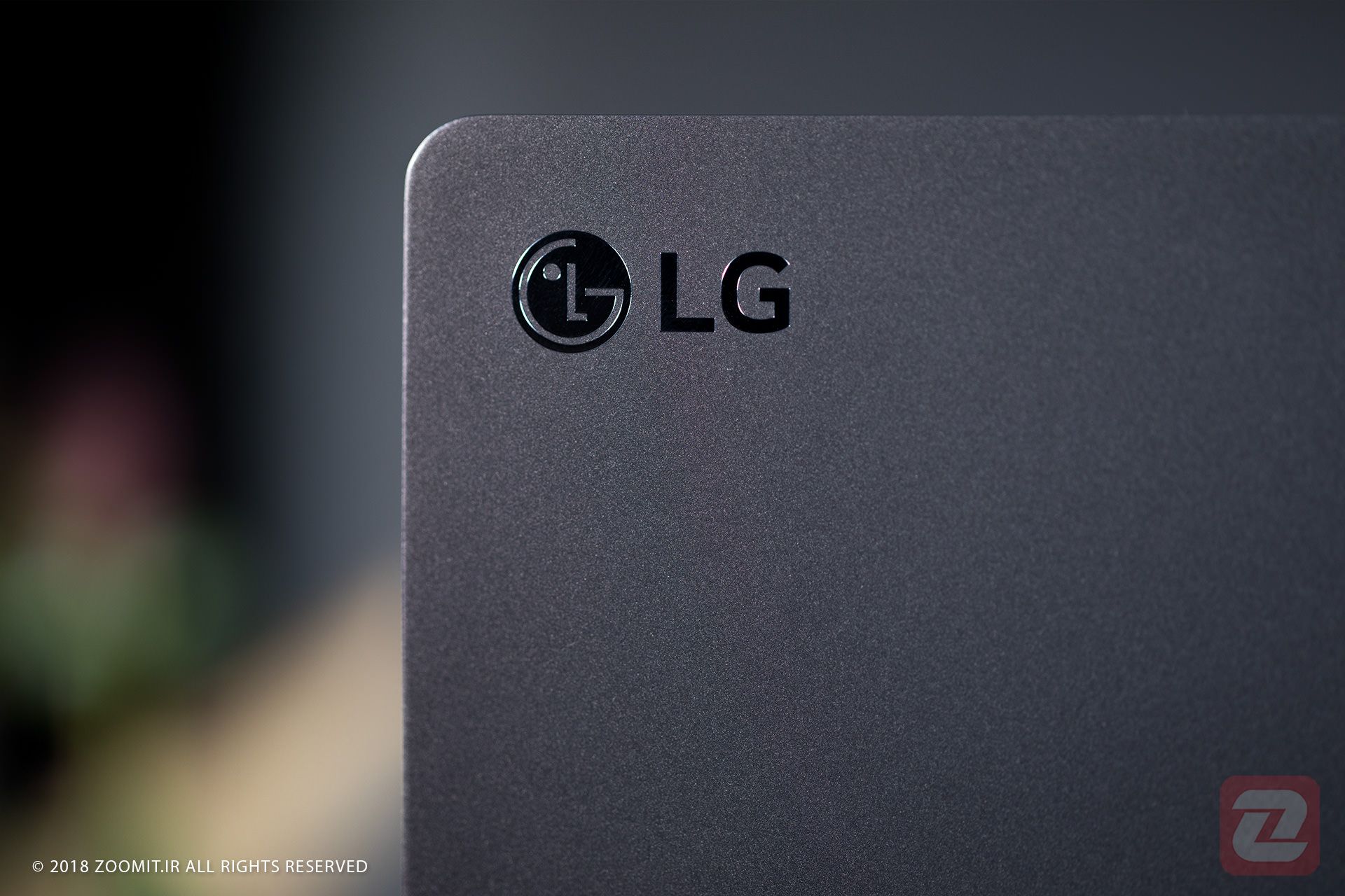 لوگو ال جی روی بدنه لپ تاپ گرم / LG Gram