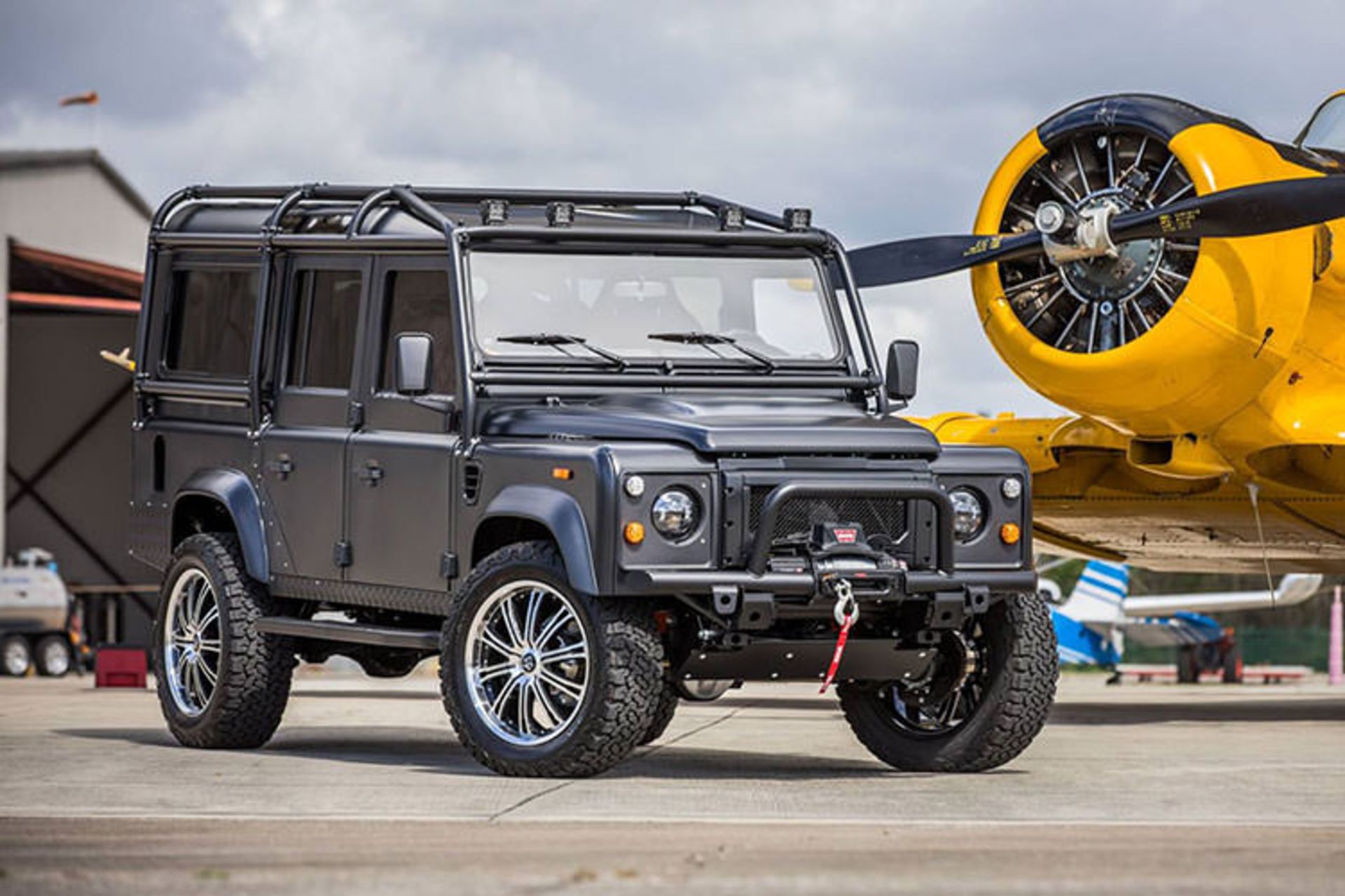 Land Rover D110 Defender / لندرور دیفندر