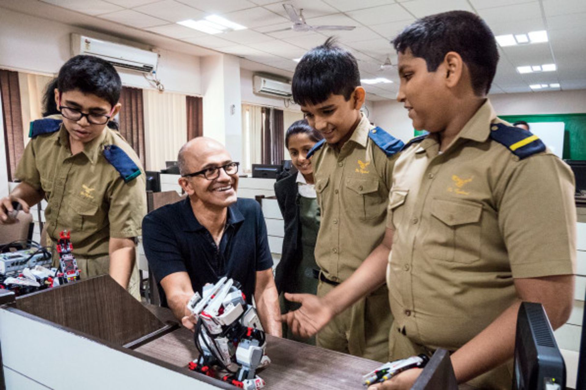 ساتیا نادلا