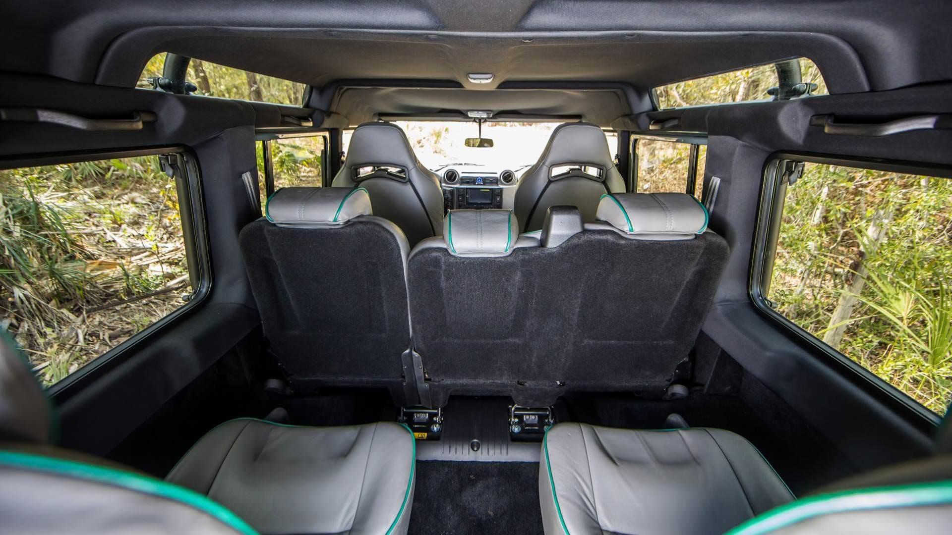 Land Rover D110 Defender / لندرور دیفندر