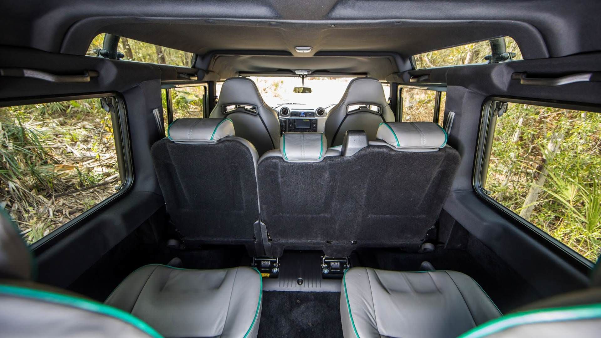 Land Rover D110 Defender / لندرور دیفندر