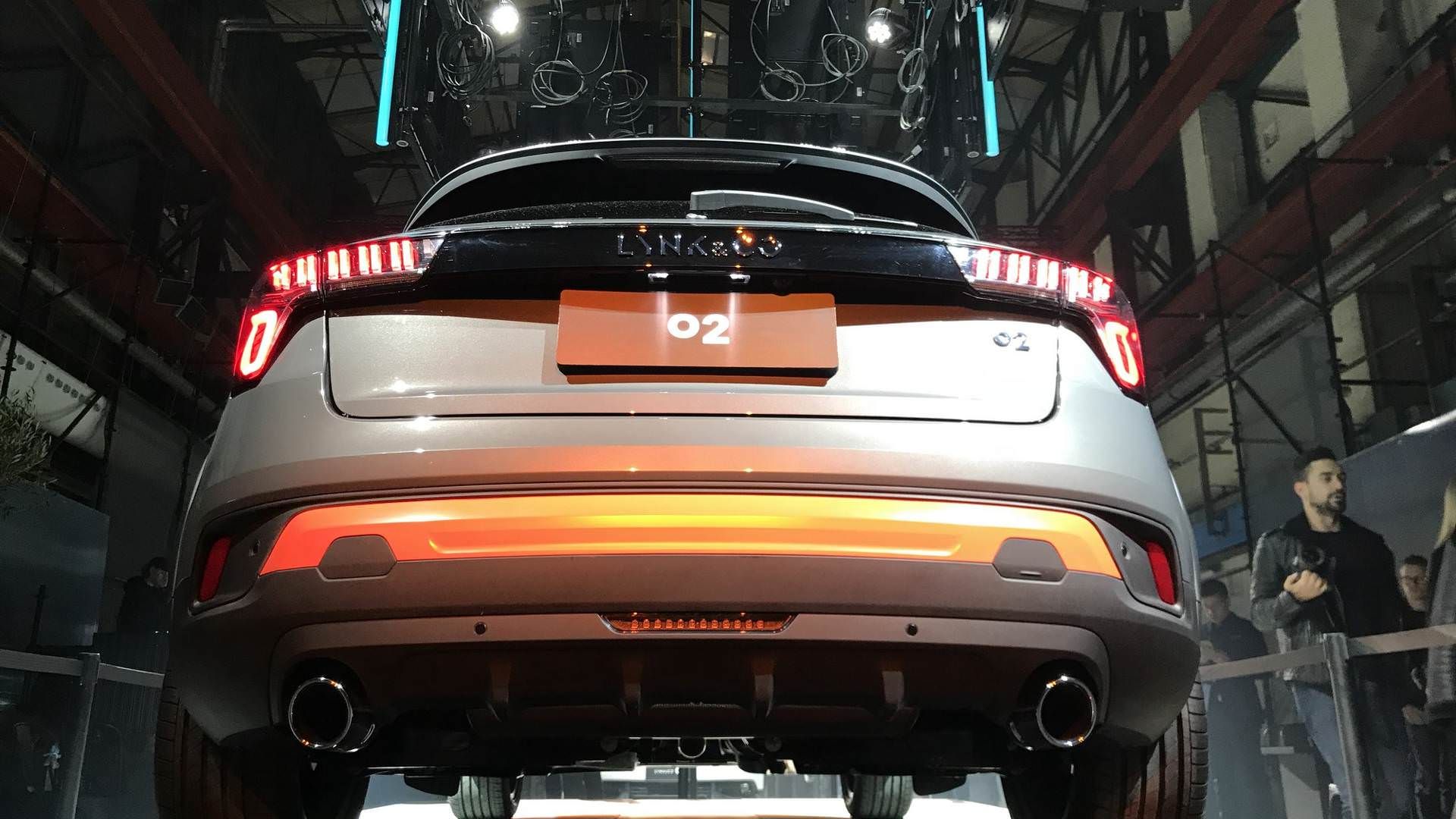 Lynk & Co 02 / شاسی‌بلند لینک اند کو 02
