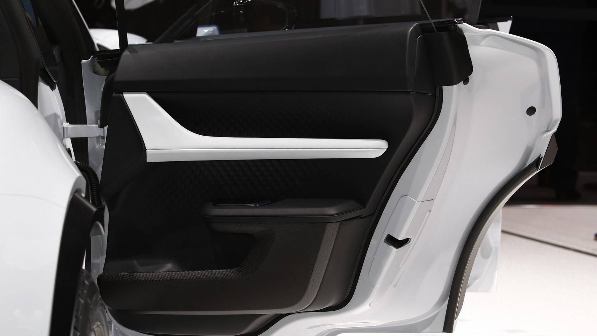 پورشه مشن E کراس توریزمو