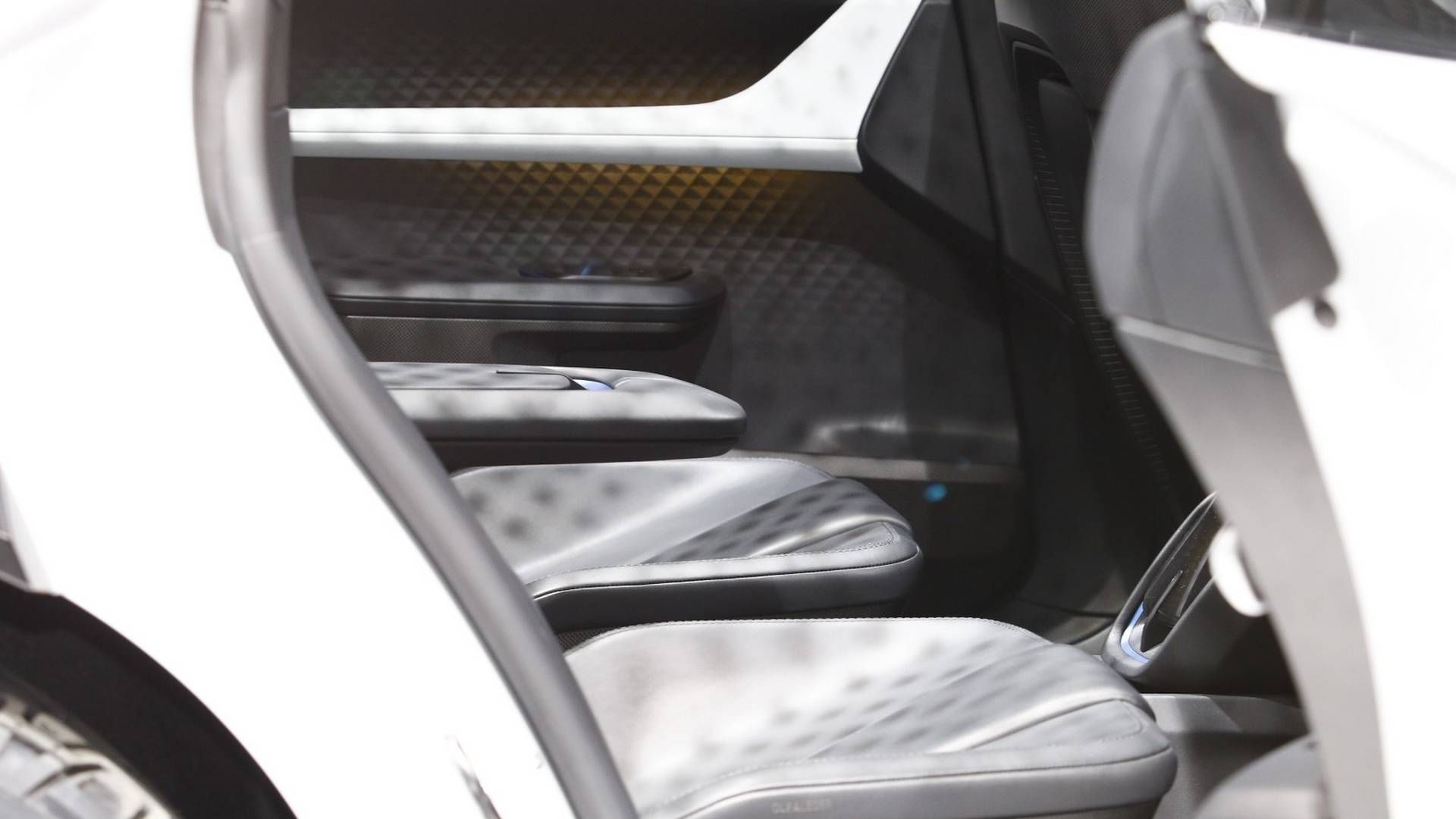 پورشه مشن E کراس توریزمو