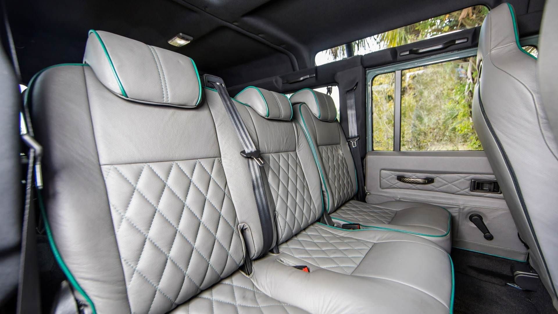 Land Rover D110 Defender / لندرور دیفندر