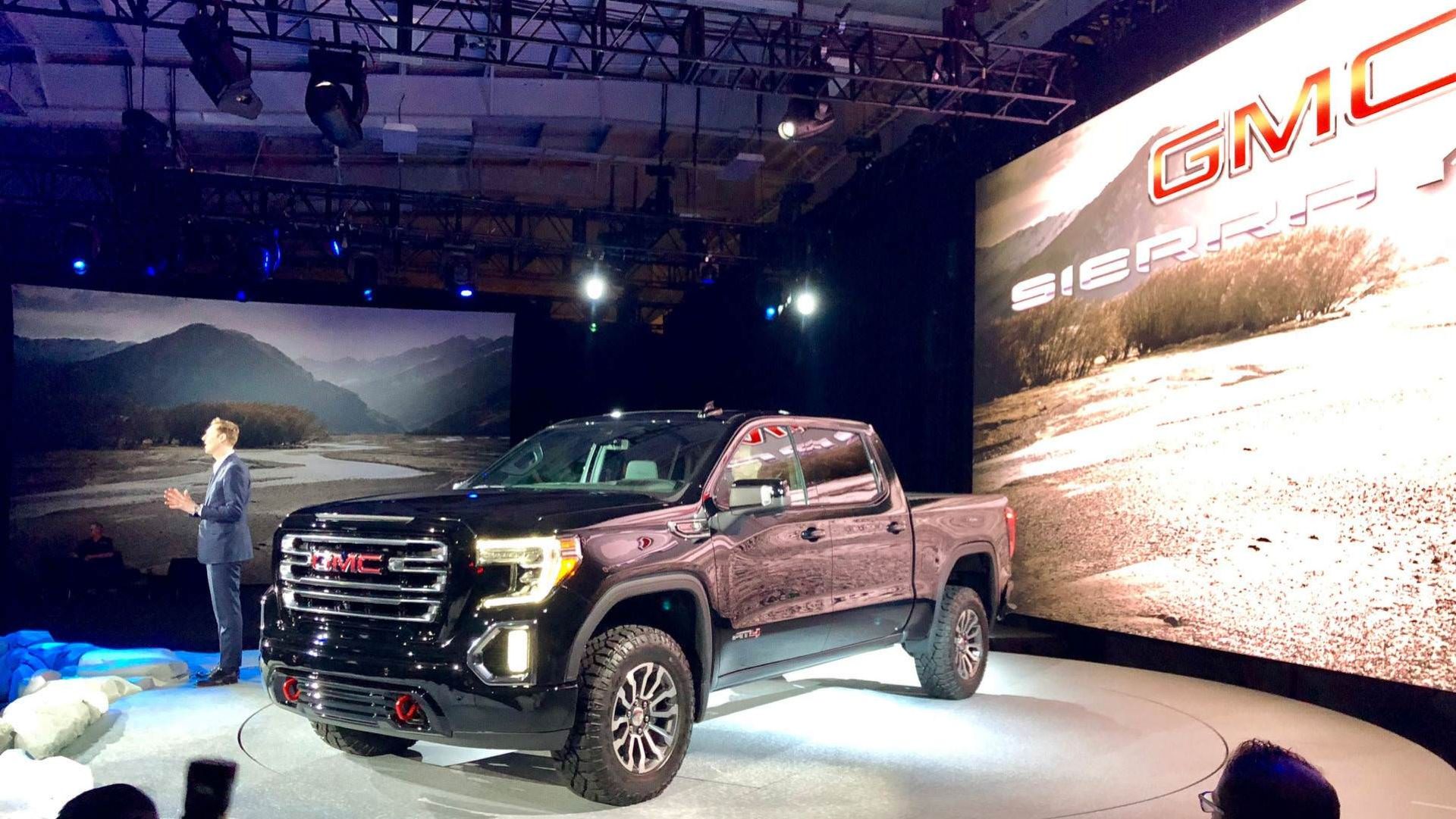 2019 GMC Sierra AT4 / وانت پیک‌آپ جی‌ام‌سی سیرا مدل 2019