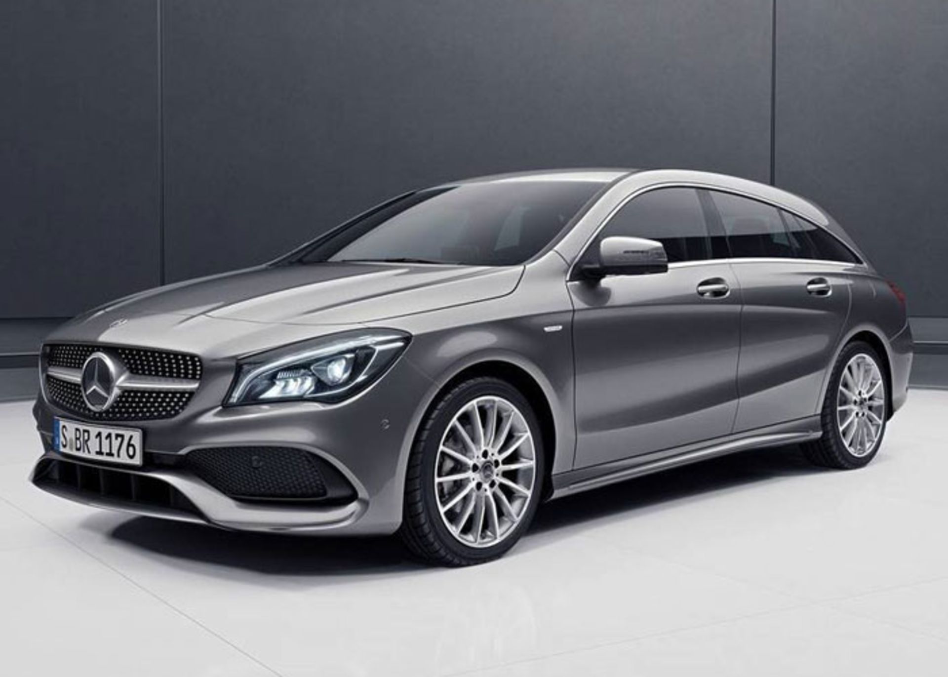 مرجع متخصصين ايران مرسدس بنز CLA Shooting Brake Night Edition