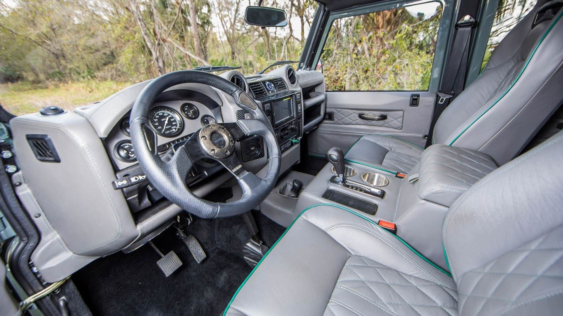 Land Rover D110 Defender / لندرور دیفندر