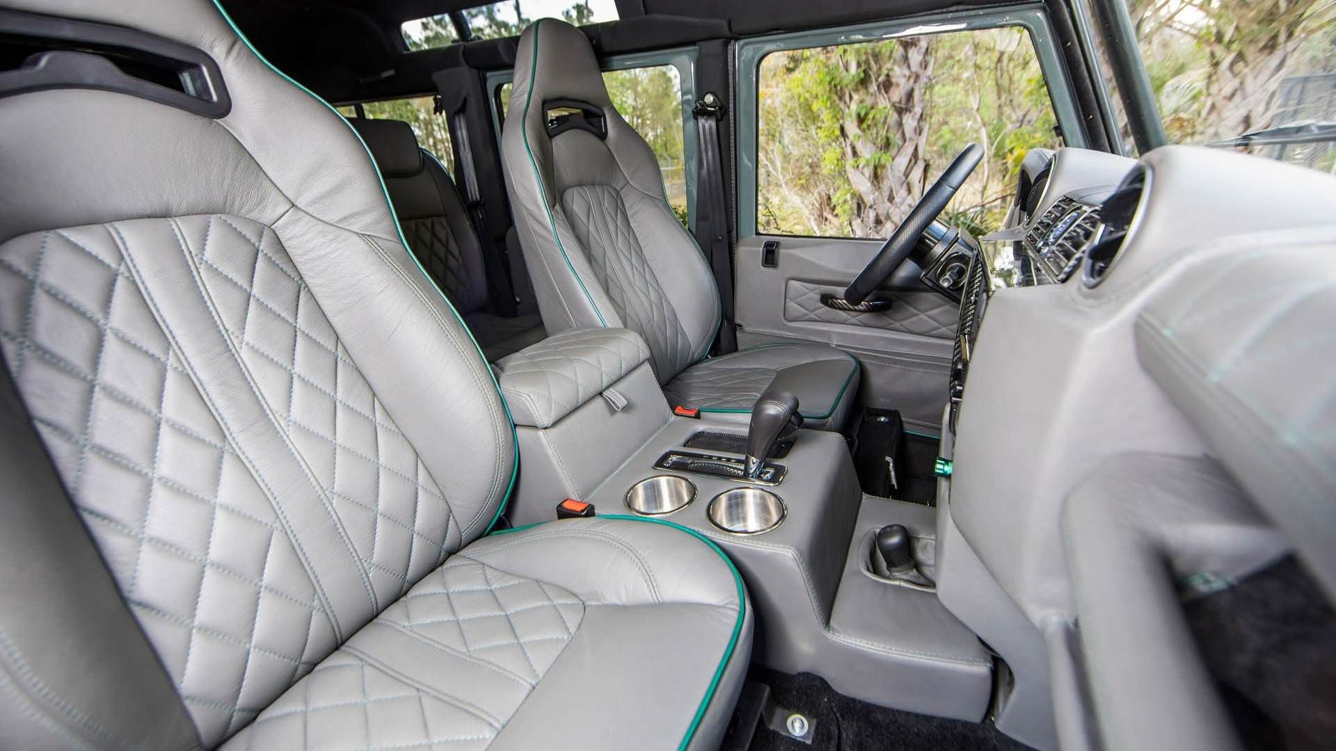 Land Rover D110 Defender / لندرور دیفندر
