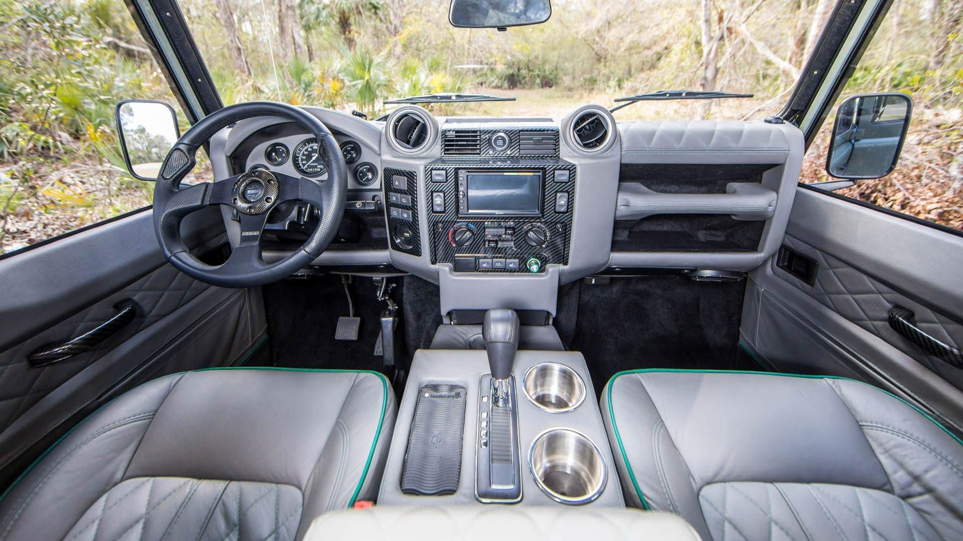 Land Rover D110 Defender / لندرور دیفندر