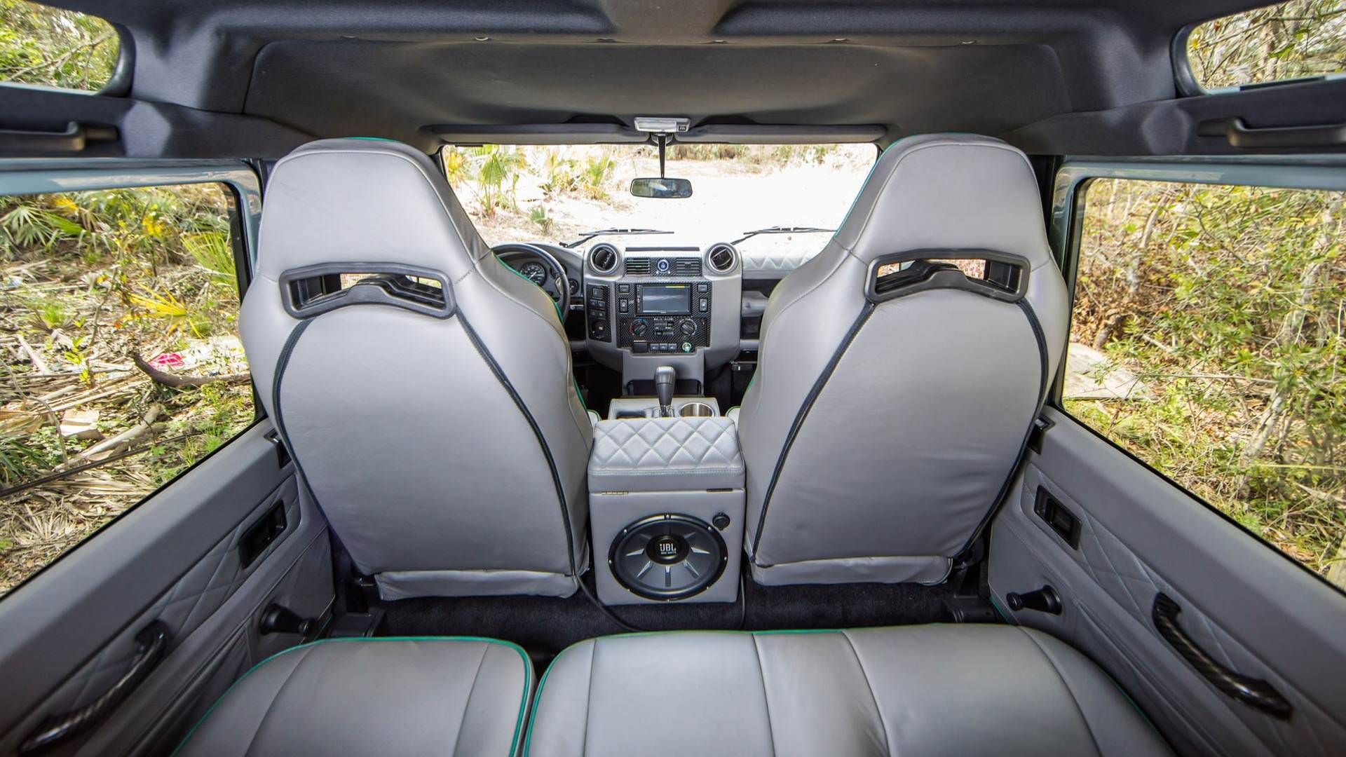 Land Rover D110 Defender / لندرور دیفندر