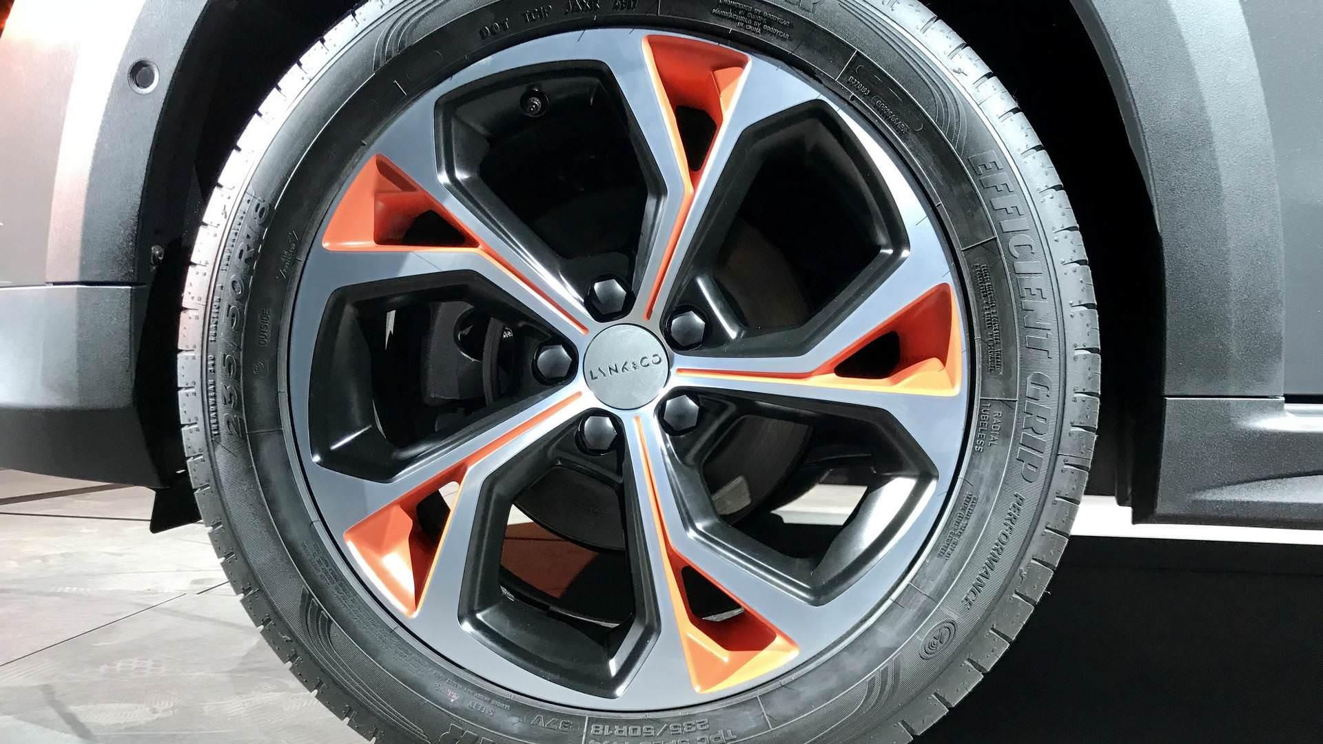 Lynk & Co 02 / شاسی‌بلند لینک اند کو 02